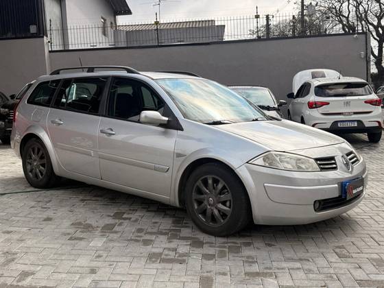 RENAULT MEGANE 1.6 DYNAMIQUE GRAND TOUR 16V FLEX 4P MANUAL RENAULT MEGANE 1.6 DYNAMIQUE GRAND TOUR 16V FLEX 4P MANUAL